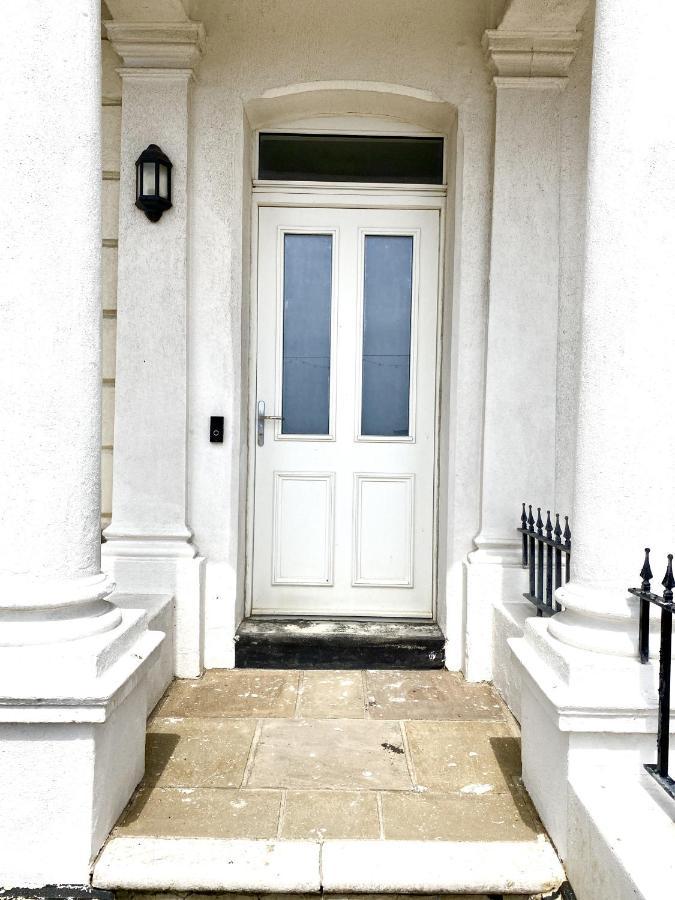 Stunning 2 Bed Apartment Sea Views And Parking Worthing Exterior photo